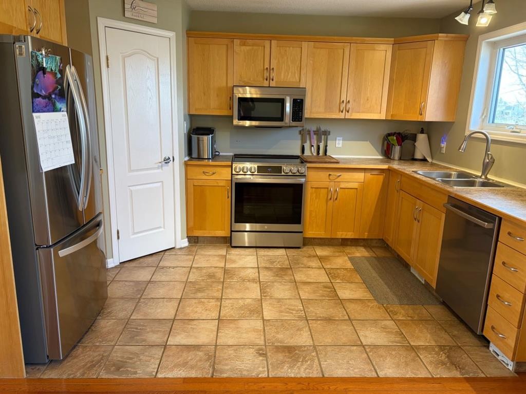 









43


Riverwood

Manor West,
Lethbridge,




AB
T1k 7X3

