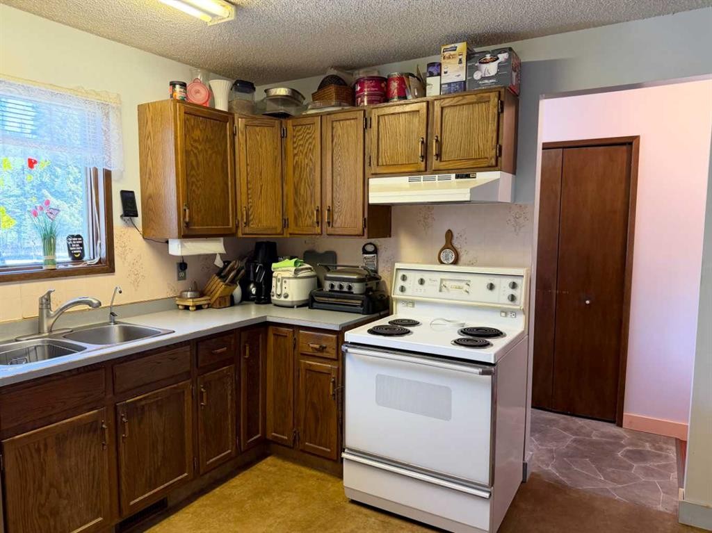 









2803


90

Street,
Coleman,




AB
T0K 0M0

