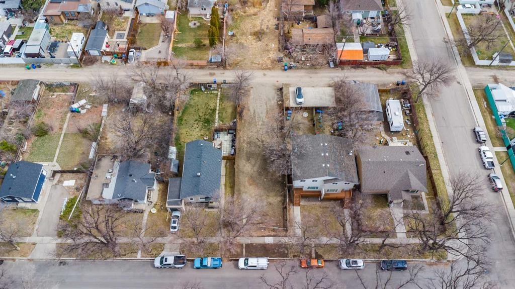 









809


12 B Street North

,
Lethbridge,







AB
T1H 2M1

