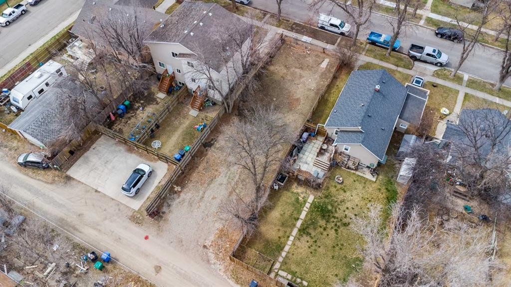 









809


12 B Street North

,
Lethbridge,







AB
T1H 2M1


