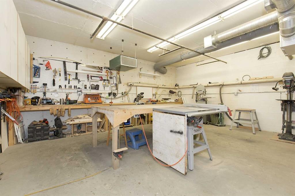 









2020


32

Street South, 416,
Lethbridge,




AB
T1K 7T9

