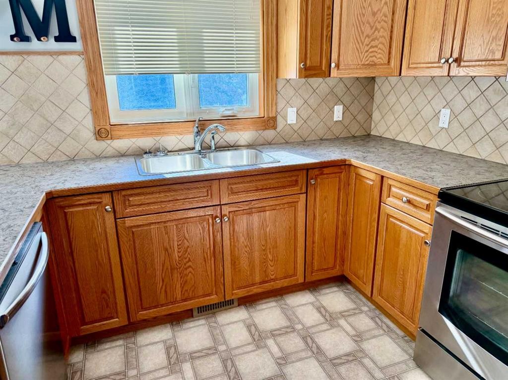 









1726


113

Street,
Blairmore,




AB
T0K 0E0

