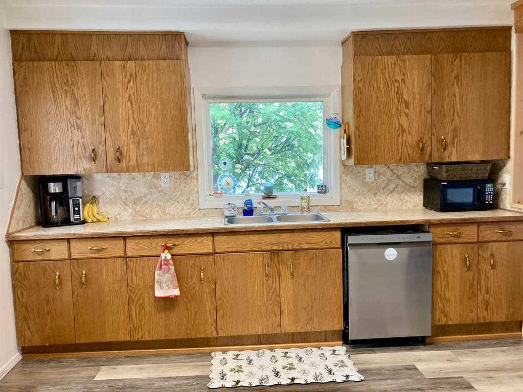









717


227

Street,
Hillcrest,




AB
T0K 1C0

