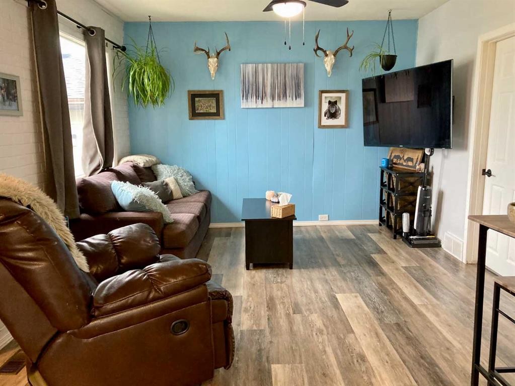 









717


227

Street,
Hillcrest,




AB
T0K 1C0

