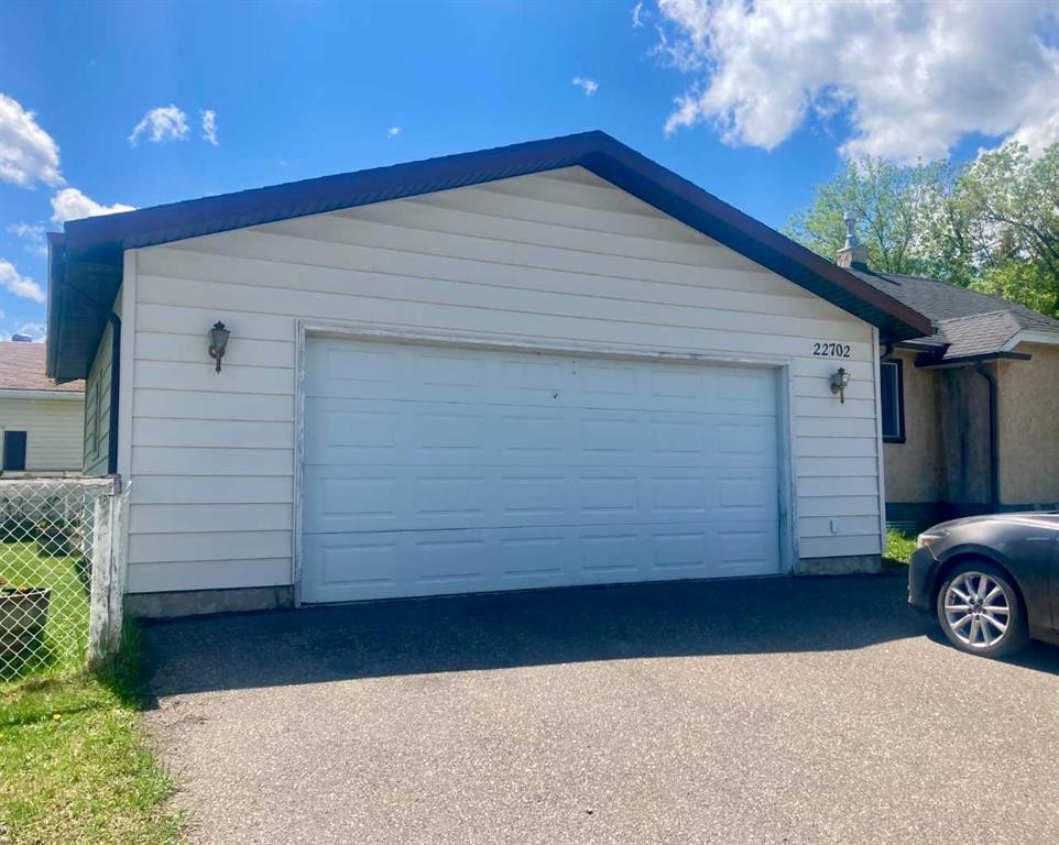 









717


227

Street,
Hillcrest,




AB
T0K 1C0

