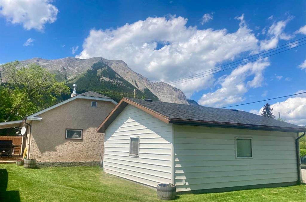 









717


227

Street,
Hillcrest,




AB
T0K 1C0

