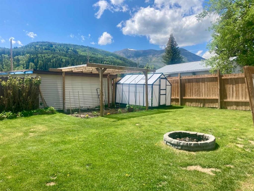









717


227

Street,
Hillcrest,




AB
T0K 1C0

