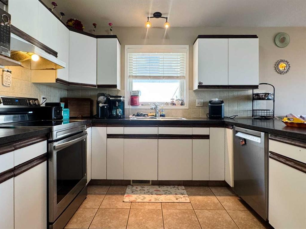 









93


Heritage

Crescent West,
Lethbridge,




AB
T1K 6X2

