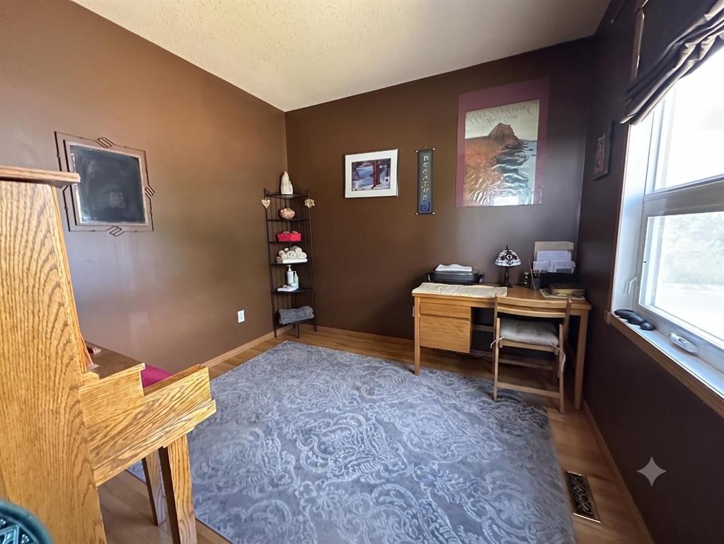 









13202


19

Avenue,
Blairmore,




AB
T0K 0E0

