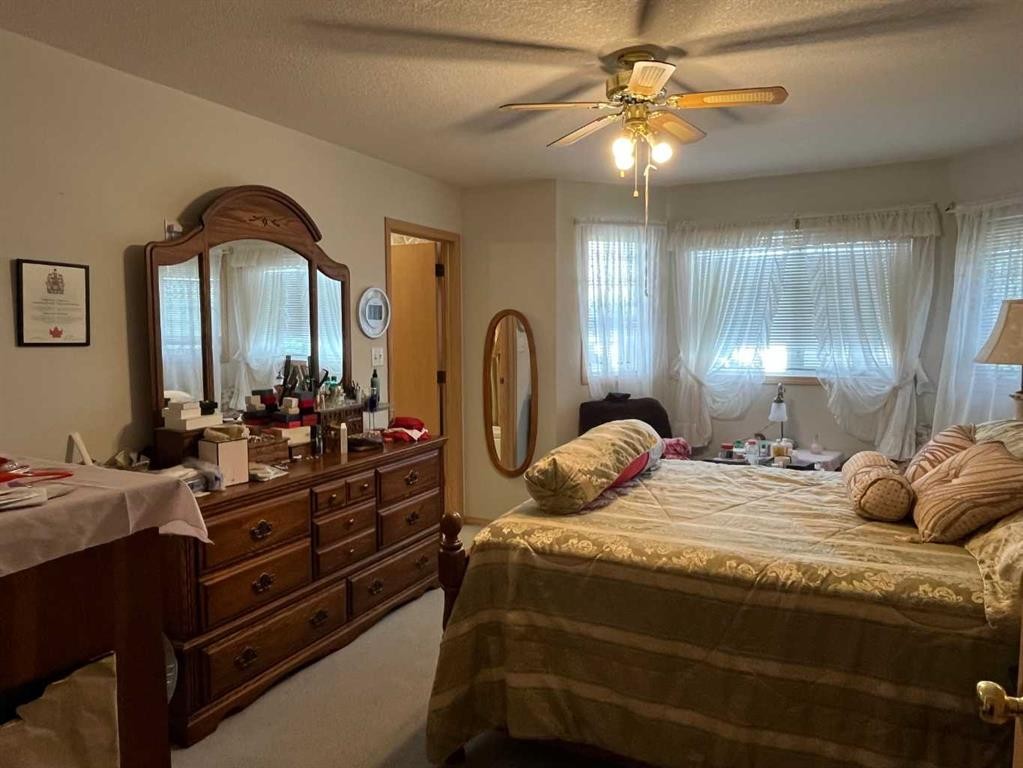 









125S


150

 West,
Raymond,




AB
T0K 2S0


