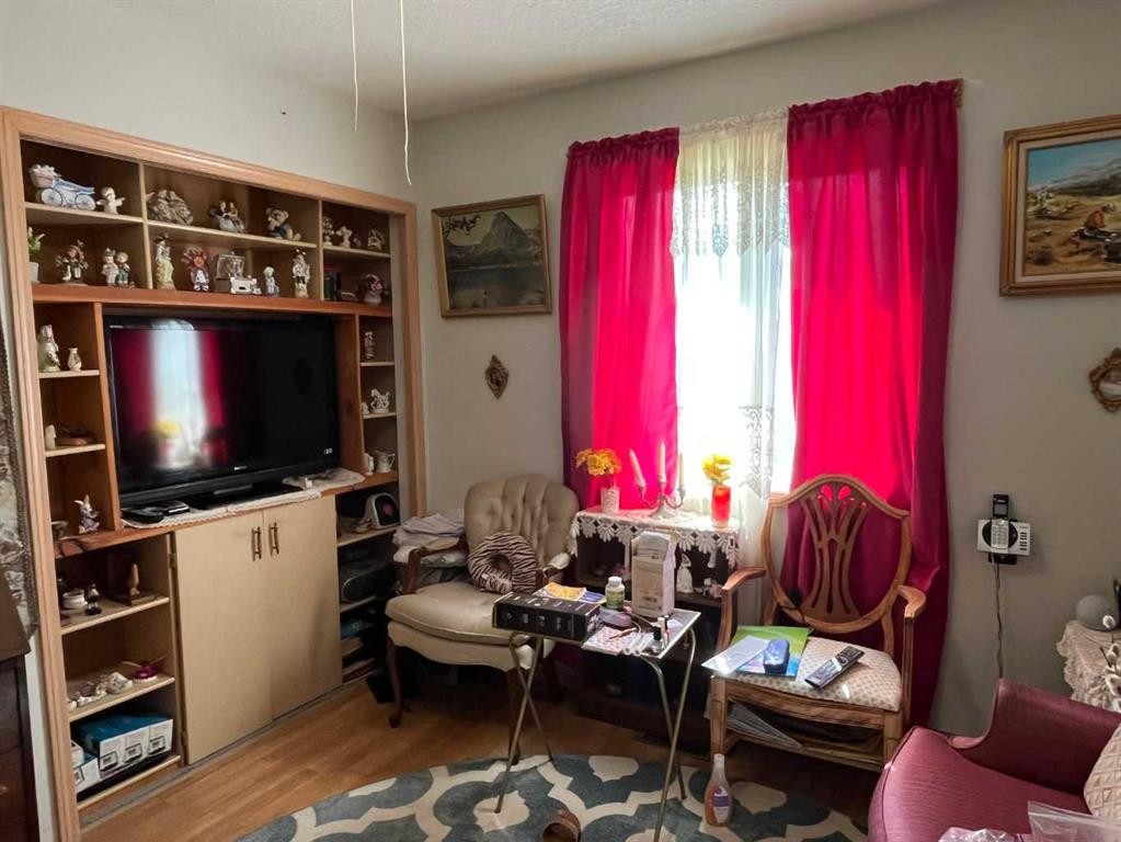 









125S


150

 West,
Raymond,




AB
T0K 2S0

