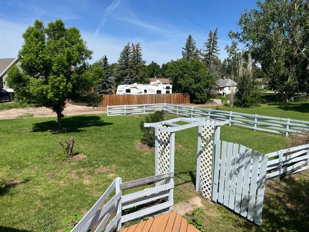 









125S


150

 West,
Raymond,




AB
T0K 2S0

