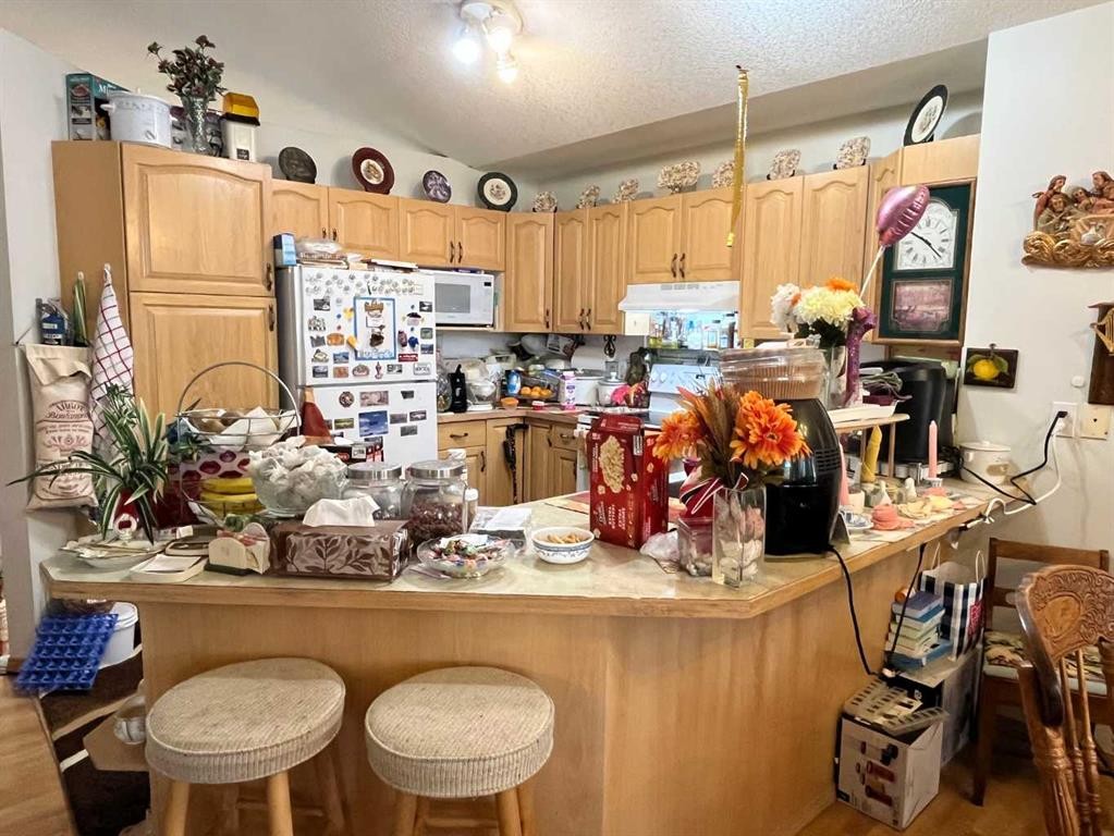 









125S


150

 West,
Raymond,




AB
T0K 2S0

