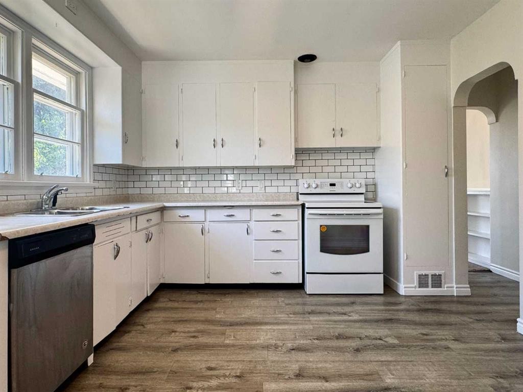 









533


23

Street South,
Lethbridge,




AB
T1J 3M9

