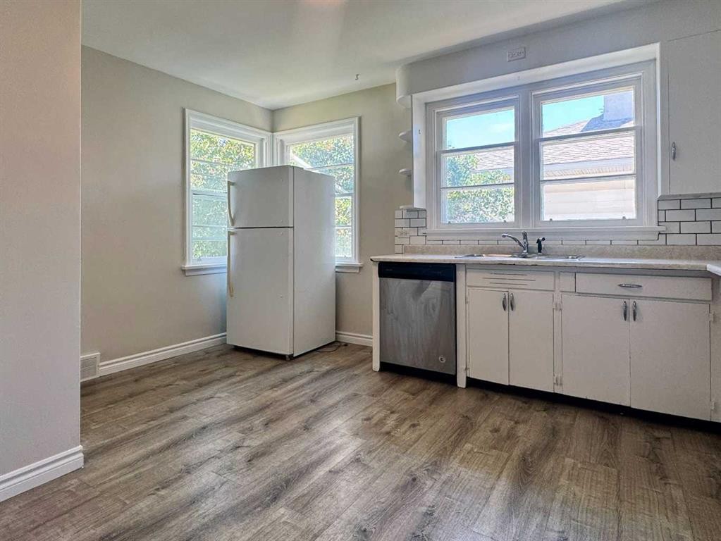 









533


23

Street South,
Lethbridge,




AB
T1J 3M9

