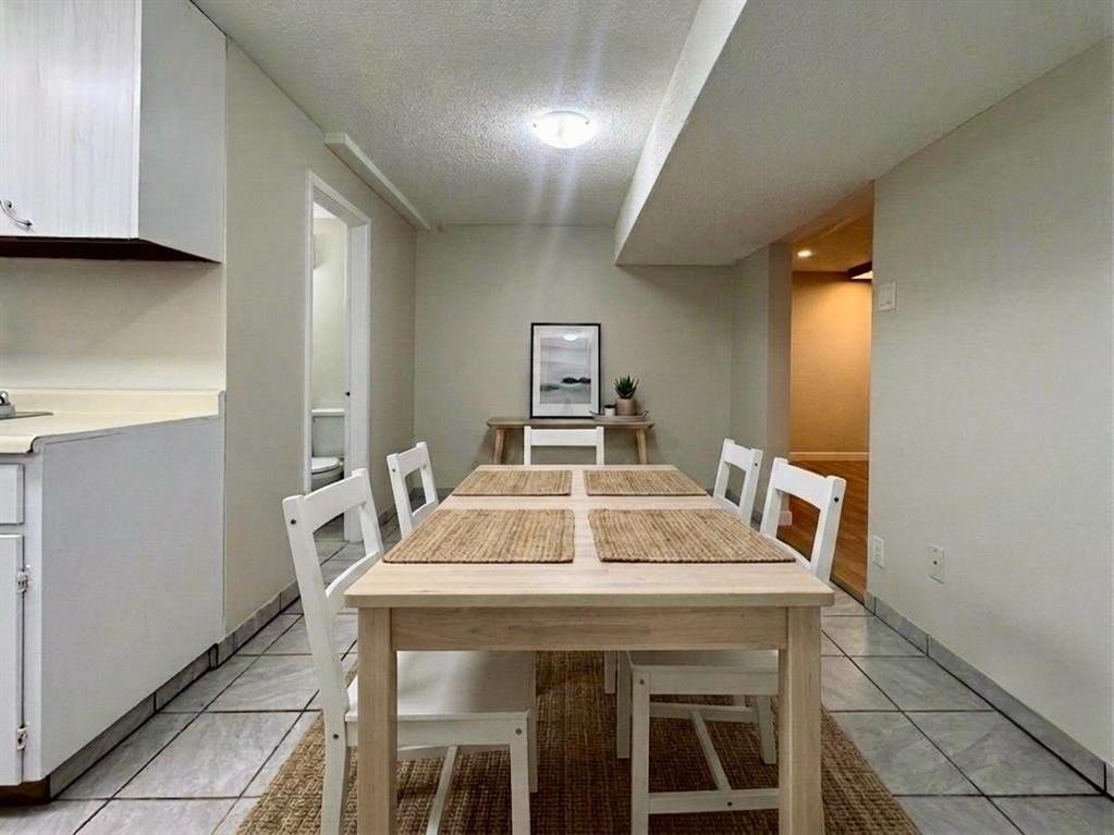









533


23

Street South,
Lethbridge,




AB
T1J 3M9

