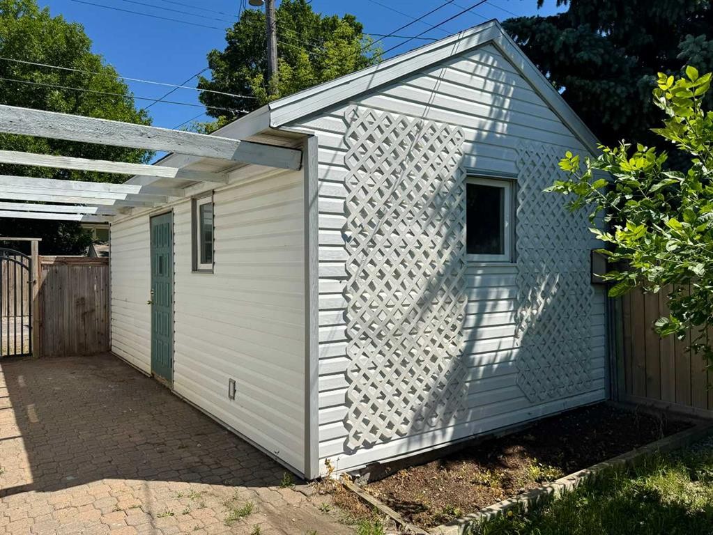 









533


23

Street South,
Lethbridge,




AB
T1J 3M9

