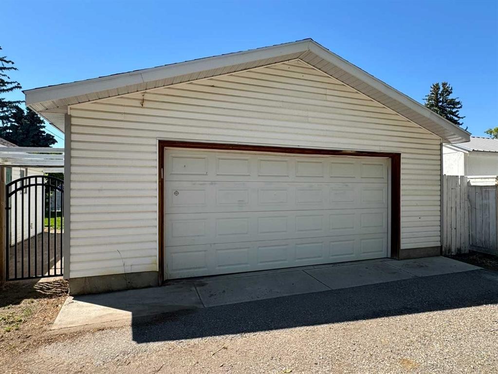









533


23

Street South,
Lethbridge,




AB
T1J 3M9

