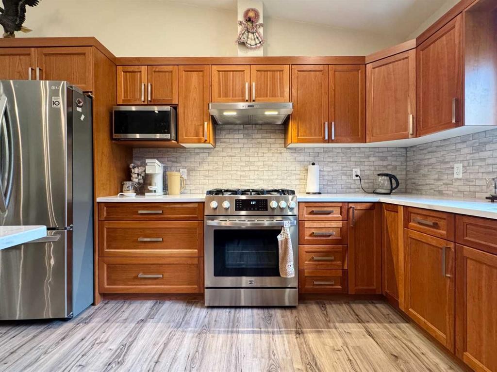 









412


Queen

Avenue,
Monarch,




AB
T0L 1M0

