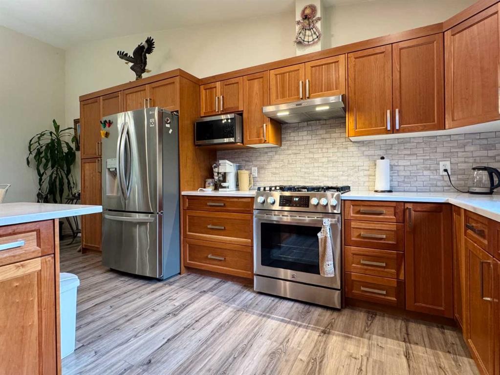 









412


Queen

Avenue,
Monarch,




AB
T0L 1M0

