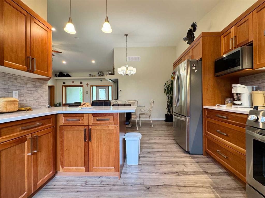 









412


Queen

Avenue,
Monarch,




AB
T0L 1M0

