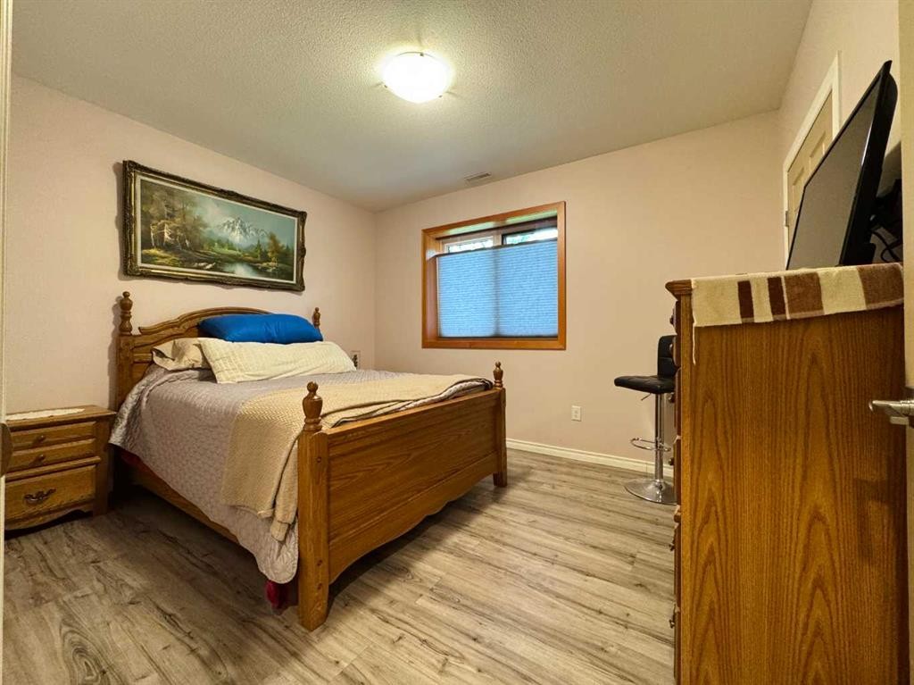 









412


Queen

Avenue,
Monarch,




AB
T0L 1M0

