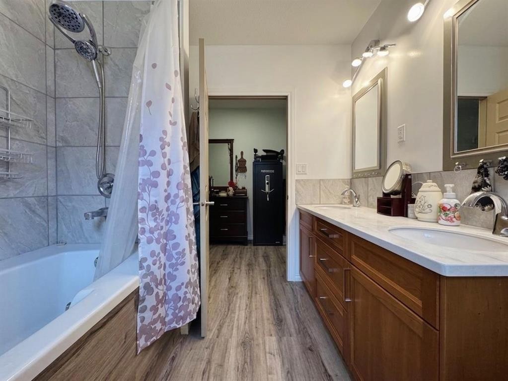 









412


Queen

Avenue,
Monarch,




AB
T0L 1M0

