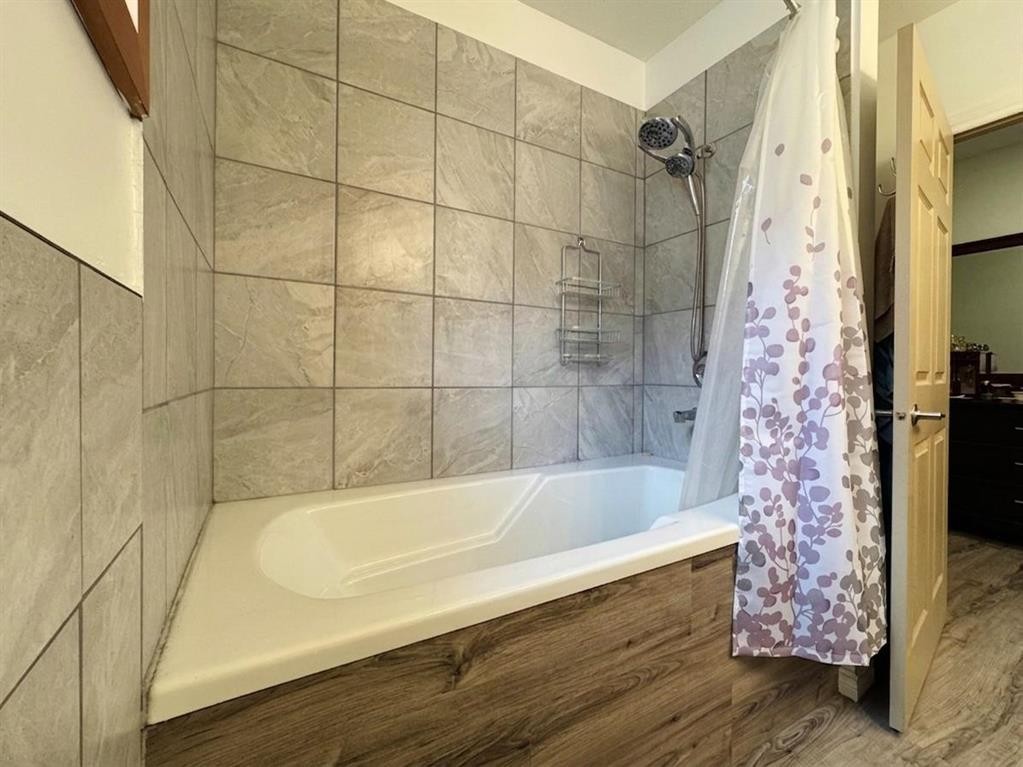 









412


Queen

Avenue,
Monarch,




AB
T0L 1M0

