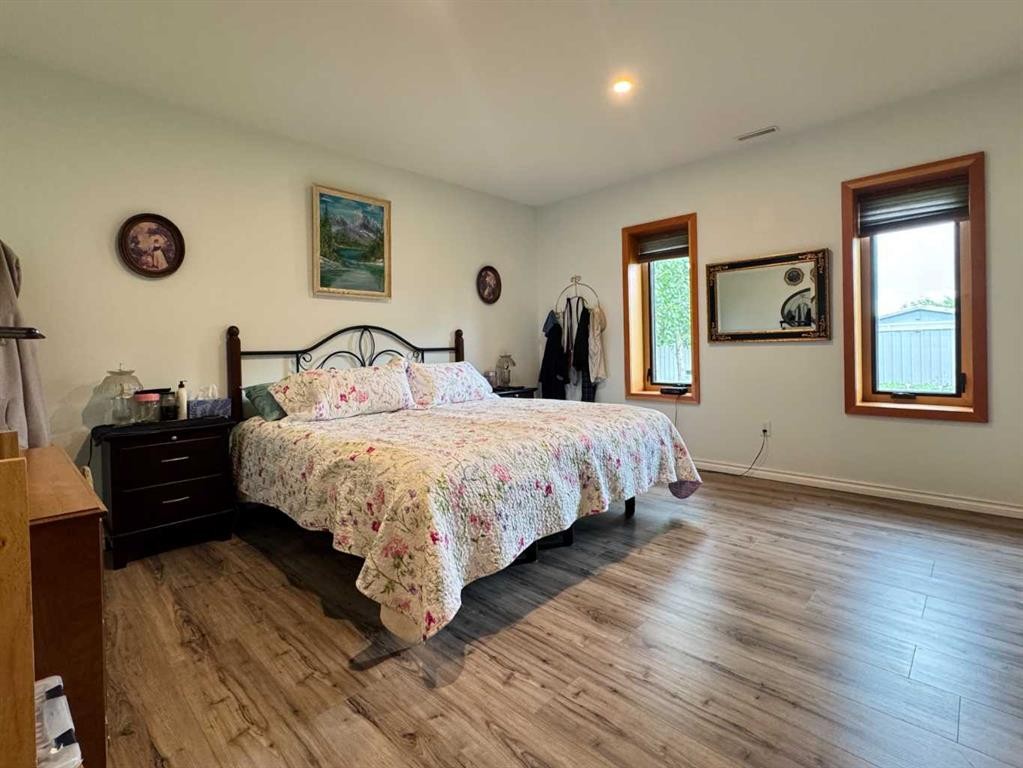 









412


Queen

Avenue,
Monarch,




AB
T0L 1M0

