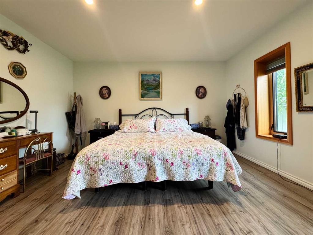 









412


Queen

Avenue,
Monarch,




AB
T0L 1M0

