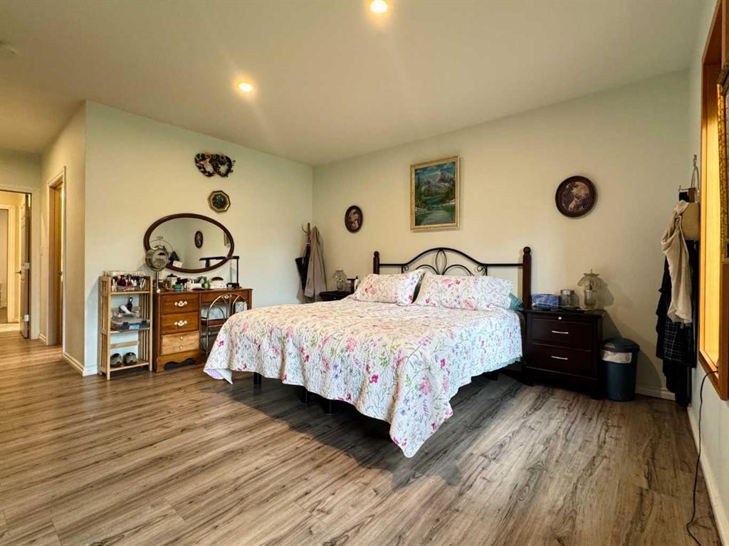 









412


Queen

Avenue,
Monarch,




AB
T0L 1M0

