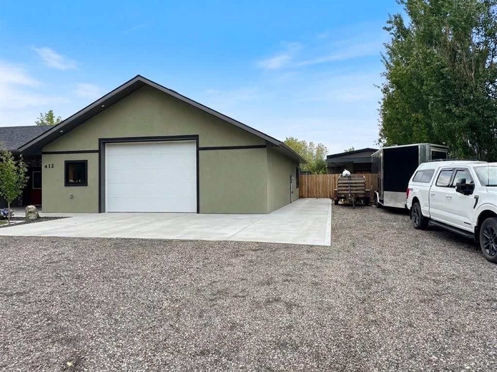 









412


Queen

Avenue,
Monarch,




AB
T0L 1M0

