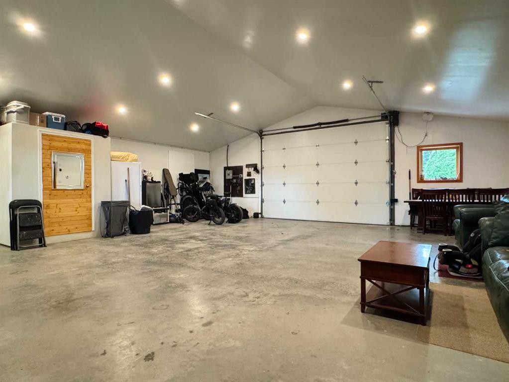 









412


Queen

Avenue,
Monarch,




AB
T0L 1M0

