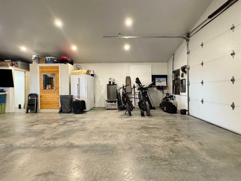 









412


Queen

Avenue,
Monarch,




AB
T0L 1M0

