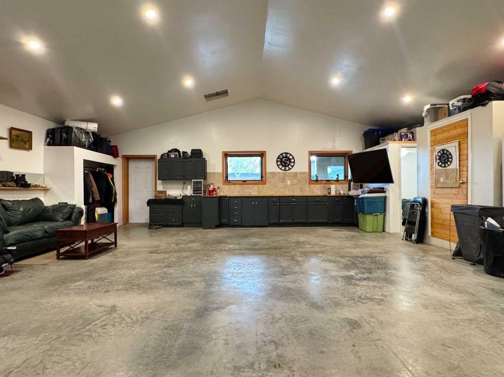 









412


Queen

Avenue,
Monarch,




AB
T0L 1M0

