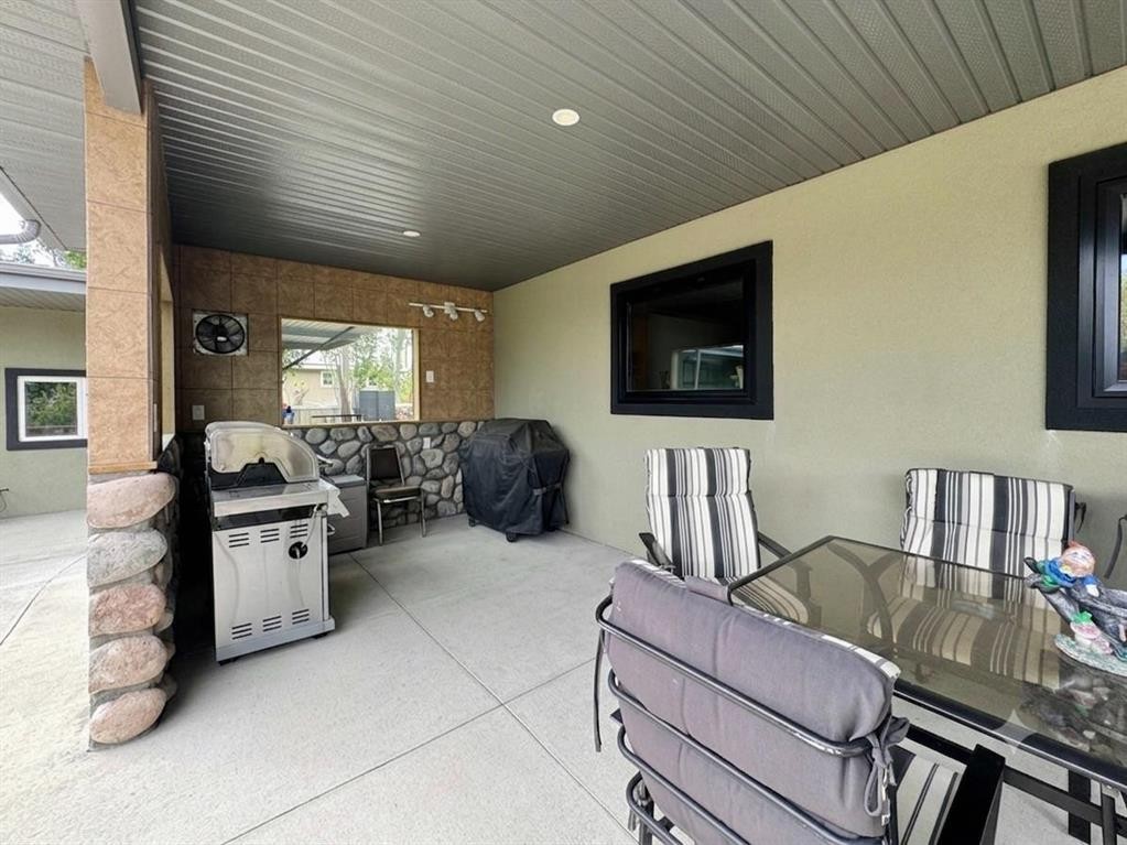 









412


Queen

Avenue,
Monarch,




AB
T0L 1M0

