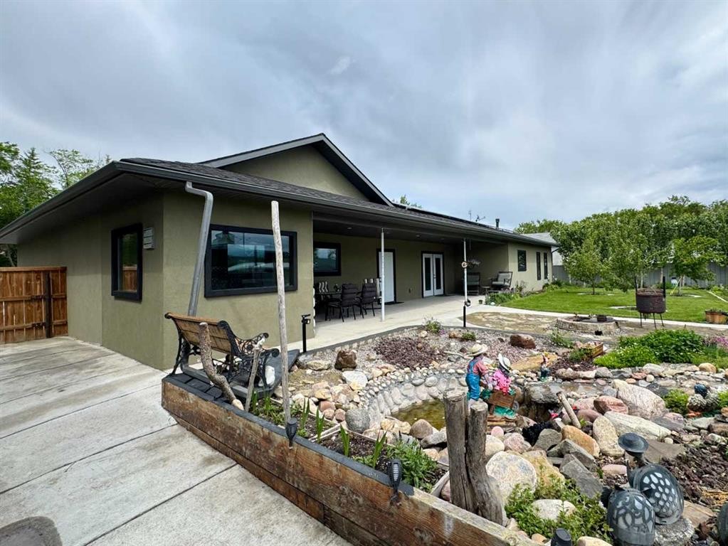









412


Queen

Avenue,
Monarch,




AB
T0L 1M0


