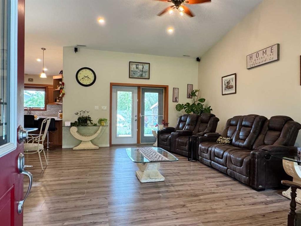 









412


Queen

Avenue,
Monarch,




AB
T0L 1M0


