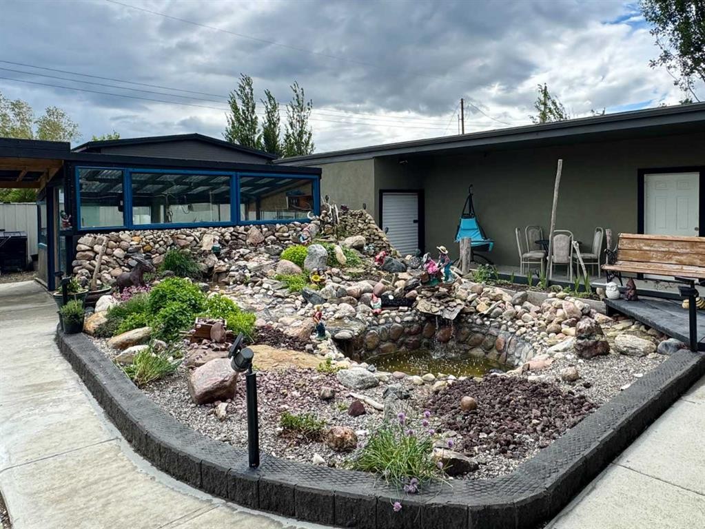 









412


Queen

Avenue,
Monarch,




AB
T0L 1M0

