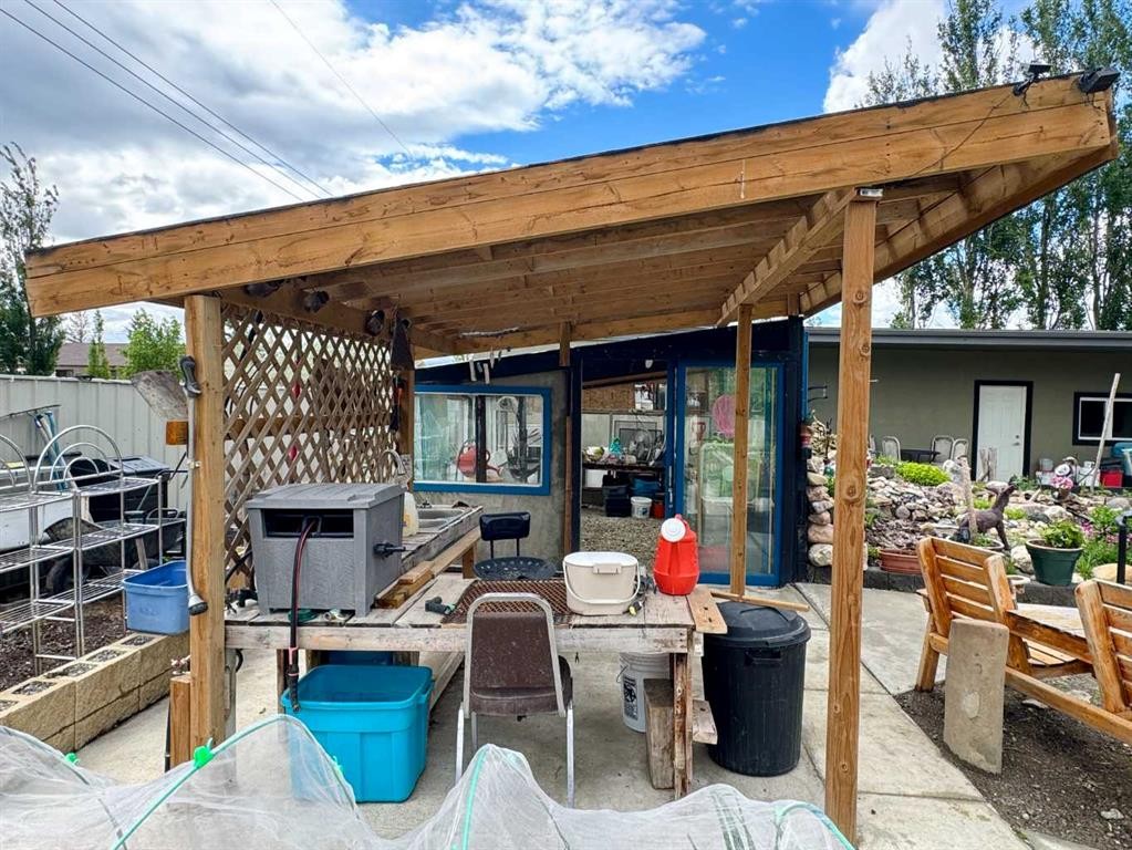 









412


Queen

Avenue,
Monarch,




AB
T0L 1M0

