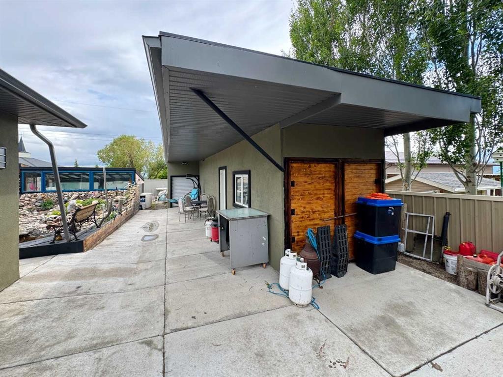 









412


Queen

Avenue,
Monarch,




AB
T0L 1M0

