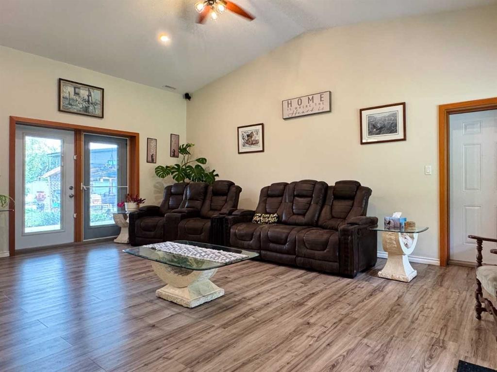 









412


Queen

Avenue,
Monarch,




AB
T0L 1M0

