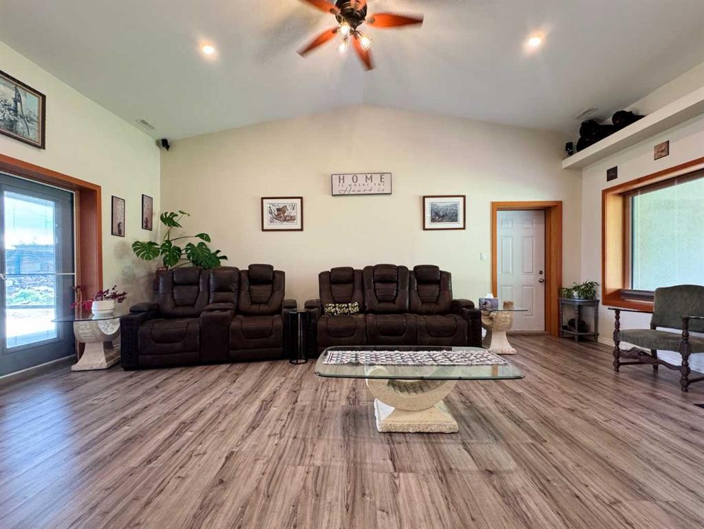 









412


Queen

Avenue,
Monarch,




AB
T0L 1M0

