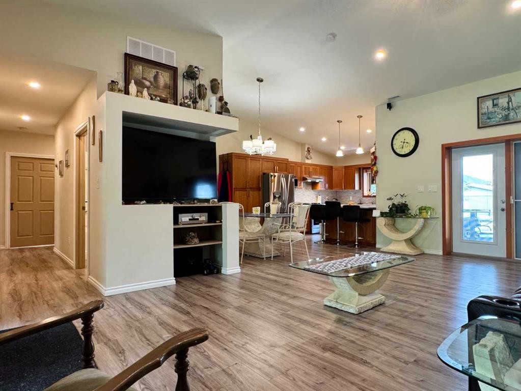 









412


Queen

Avenue,
Monarch,




AB
T0L 1M0

