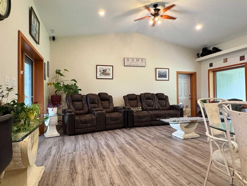 









412


Queen

Avenue,
Monarch,




AB
T0L 1M0


