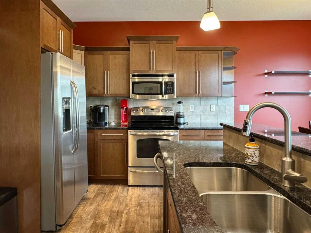 









422


Lynx

Terrace North,
Lethbridge,




AB
T1H 6Z6

