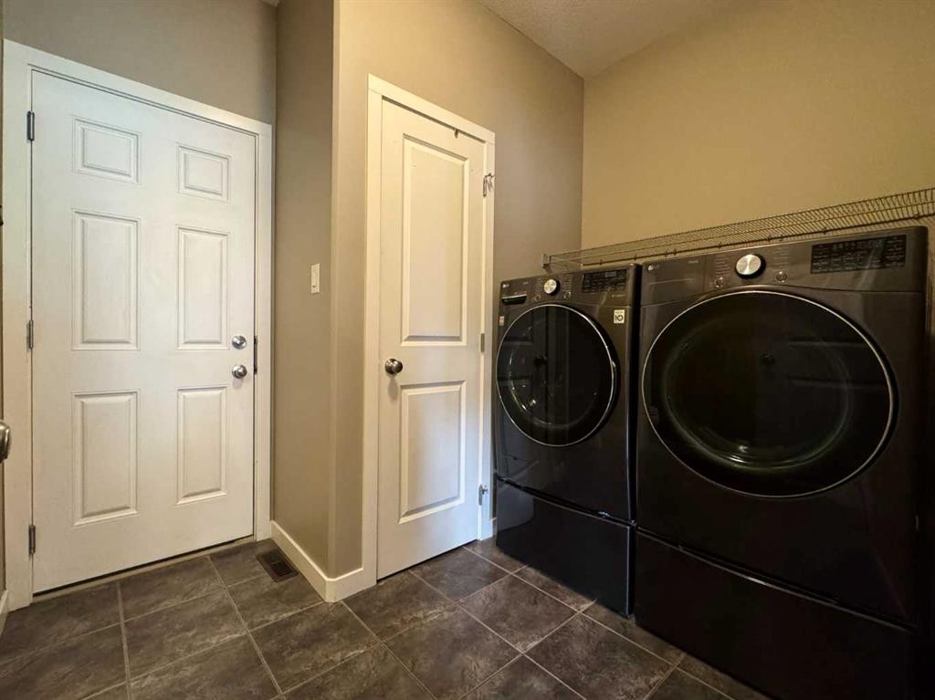 









422


Lynx

Terrace North,
Lethbridge,




AB
T1H 6Z6

