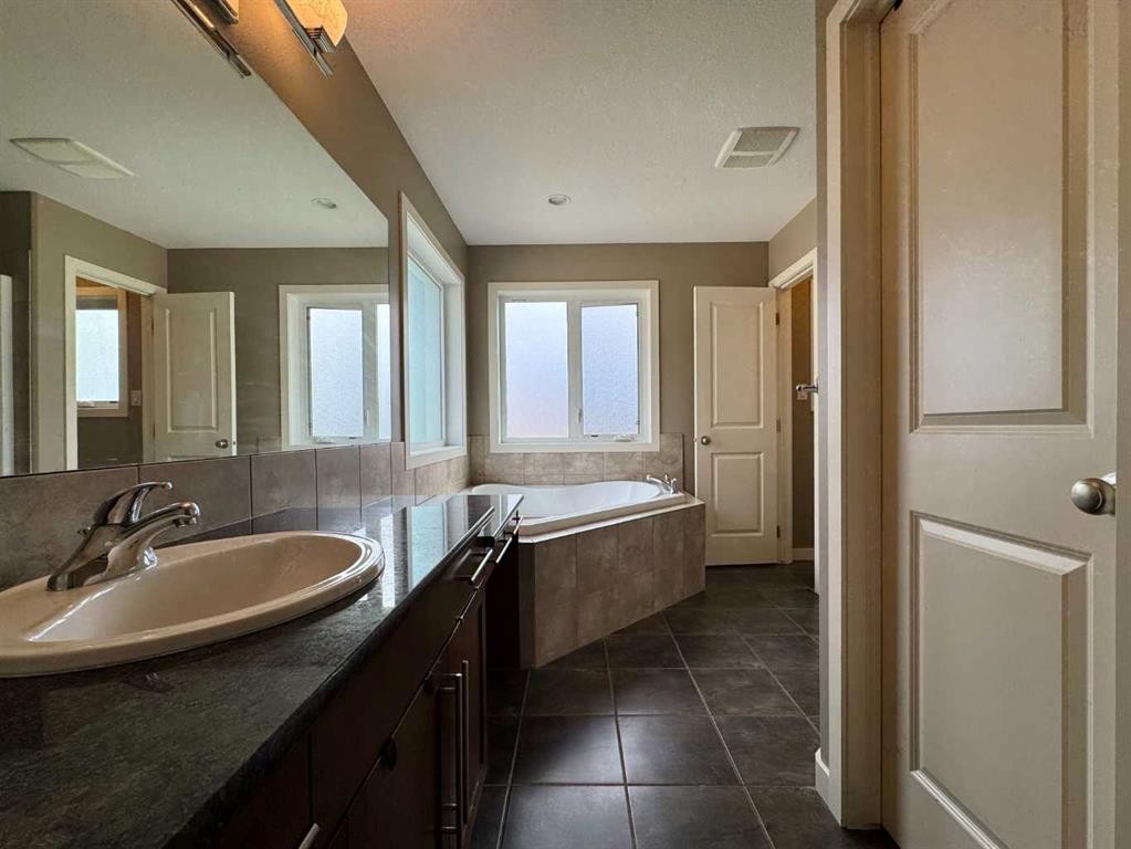 









422


Lynx

Terrace North,
Lethbridge,




AB
T1H 6Z6


