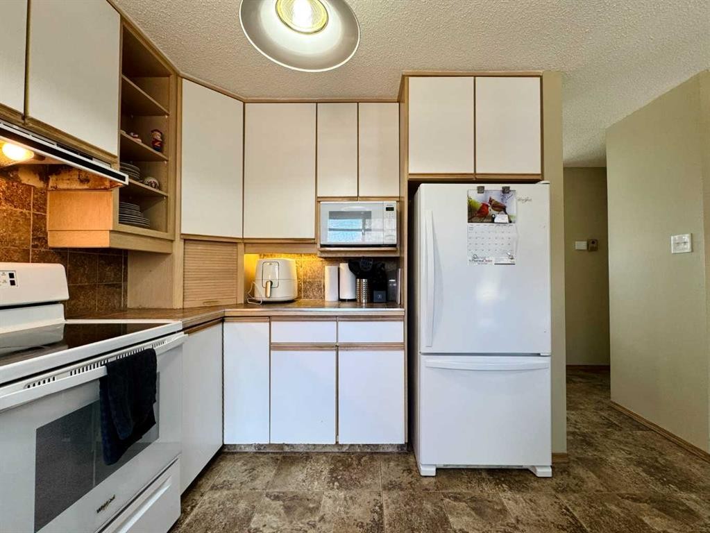 









2409


20

Street North,
Lethbridge,




AB
T1H 4T9

