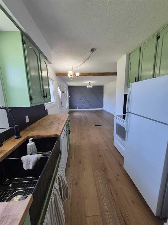 









4931


54

Avenue,
Taber,




AB
T1G 1H5

